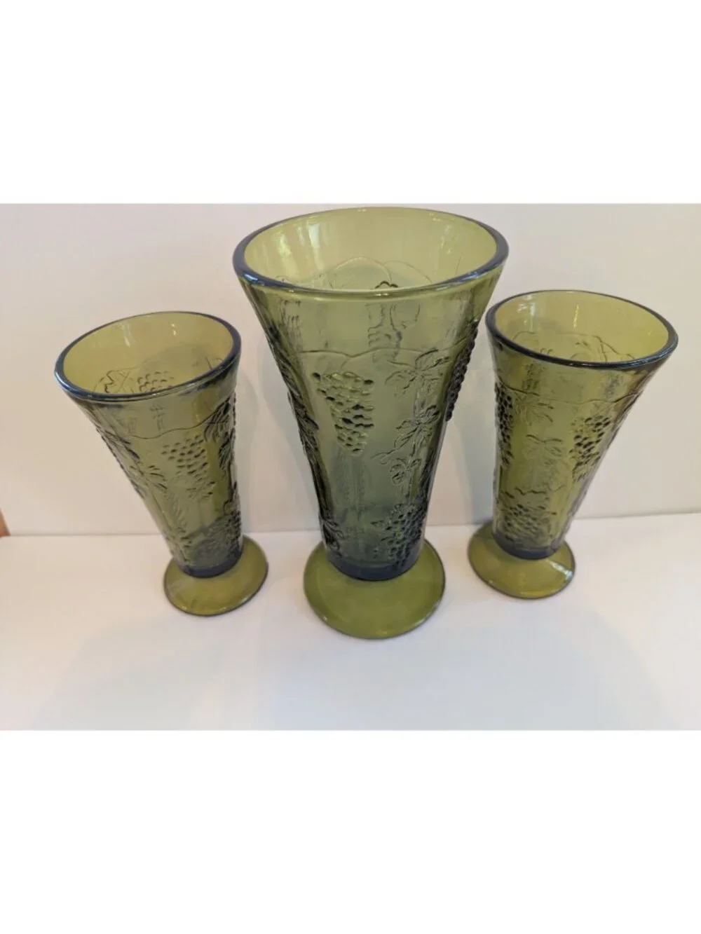 Set of 3 Vintage Green Harvest Grape Glass Vases 60s 70s Colony Flower Decor